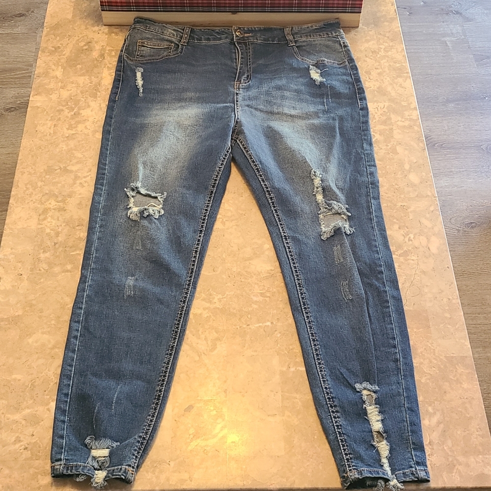 Forever21 distress skinny jeans
